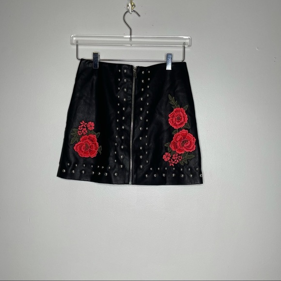 Forever 21 Black leather skirt